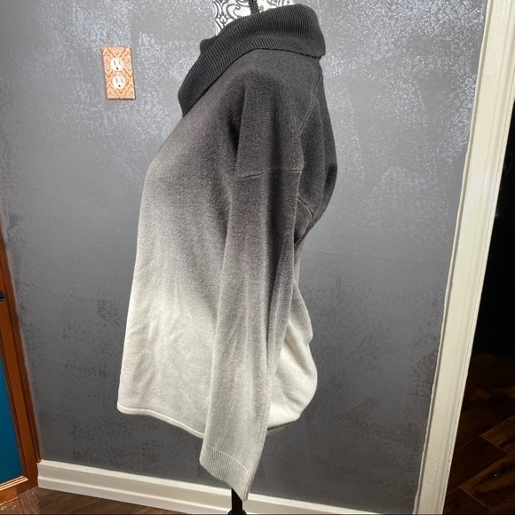 Fun black/gray ombré soft turtleneck sweater - Picture 6 of 12